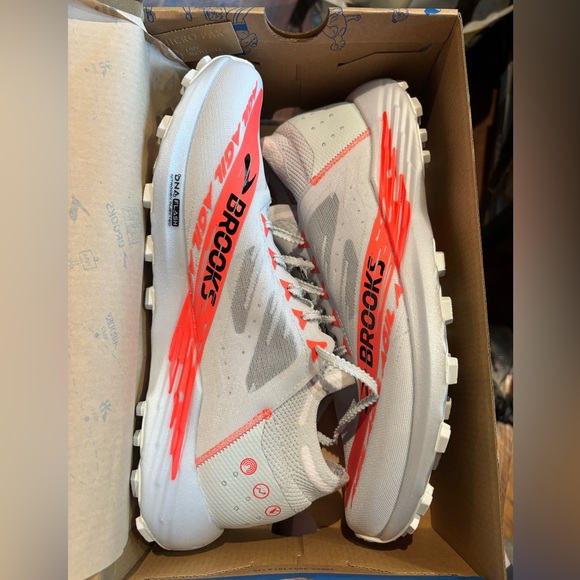 Brooks Catamount Agil Trail Running Shoes - Picture 10 of 12